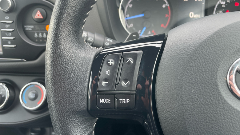 Toyota Yaris 1.5 VVT-i Icon 5dr CVT Petrol Hatchback